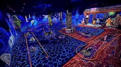 글로잉 룸 3D 블랙라이트 미니골프 뒤셀도르프